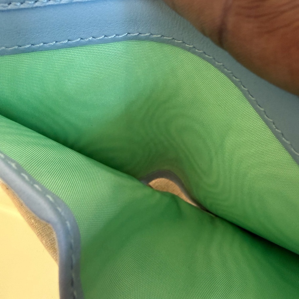 New Gucci Light Blue GG Wallet - Picture 5 of 8